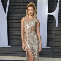 Hailey Baldwin en la fiesta Vanity Fair tras los Oscar 2018