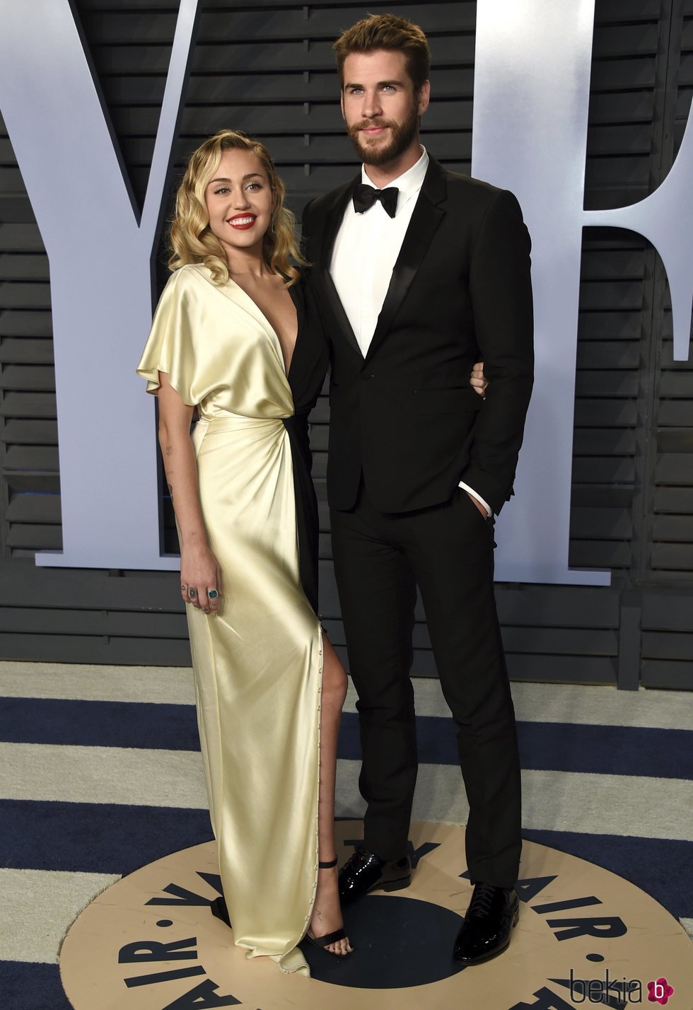 Miley Cyrus y Liam Hemsworth en la fiesta Vanity Fair tras los Oscar 2018