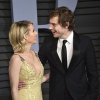 Emma Roberts y Evan Peters en la fiesta Vanity Fair tras los Oscar 2018