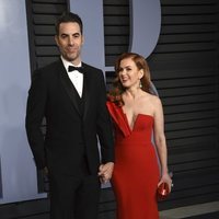 Isla Fisher y Sacha Baron Cohen en la fiesta Vanity Fair tras los Oscar 2018