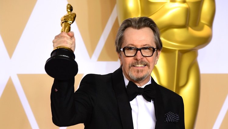 Gary Oldman tras ganar el Oscar a Mejor Actor en la Gala de los Oscar 2018