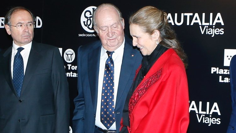 El Rey Juan Carlos y la Infanta Elena en la presentación del cartel de la Feria de San Isidro 2018