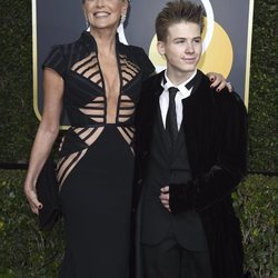 Sharon Stone en la alfombra roja de la Gala de los Globos de Oro 2018 junto a su hijo mayor Roan Joseph