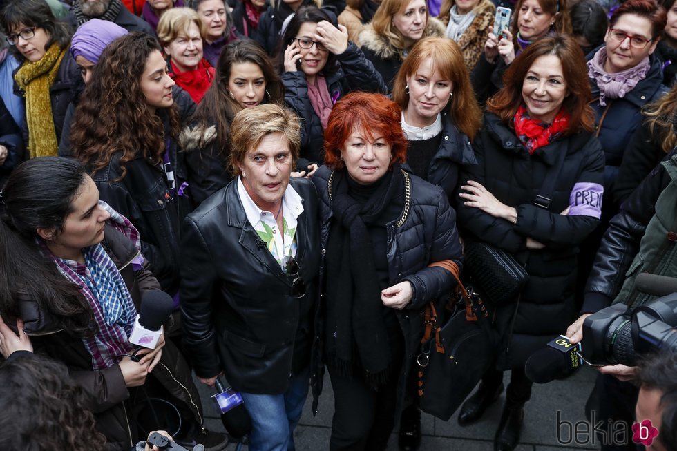 Chelo García Cortés, Rosa Villacastín y Ana Rosa Quintana en la huelga del 8 de marzo por el Día de las Mujeres