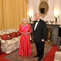 La Reina Isabel y el Aga Khan en Windsor tras una cena