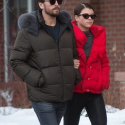 Scott Disick y Sofía Richie paseando en Aspen