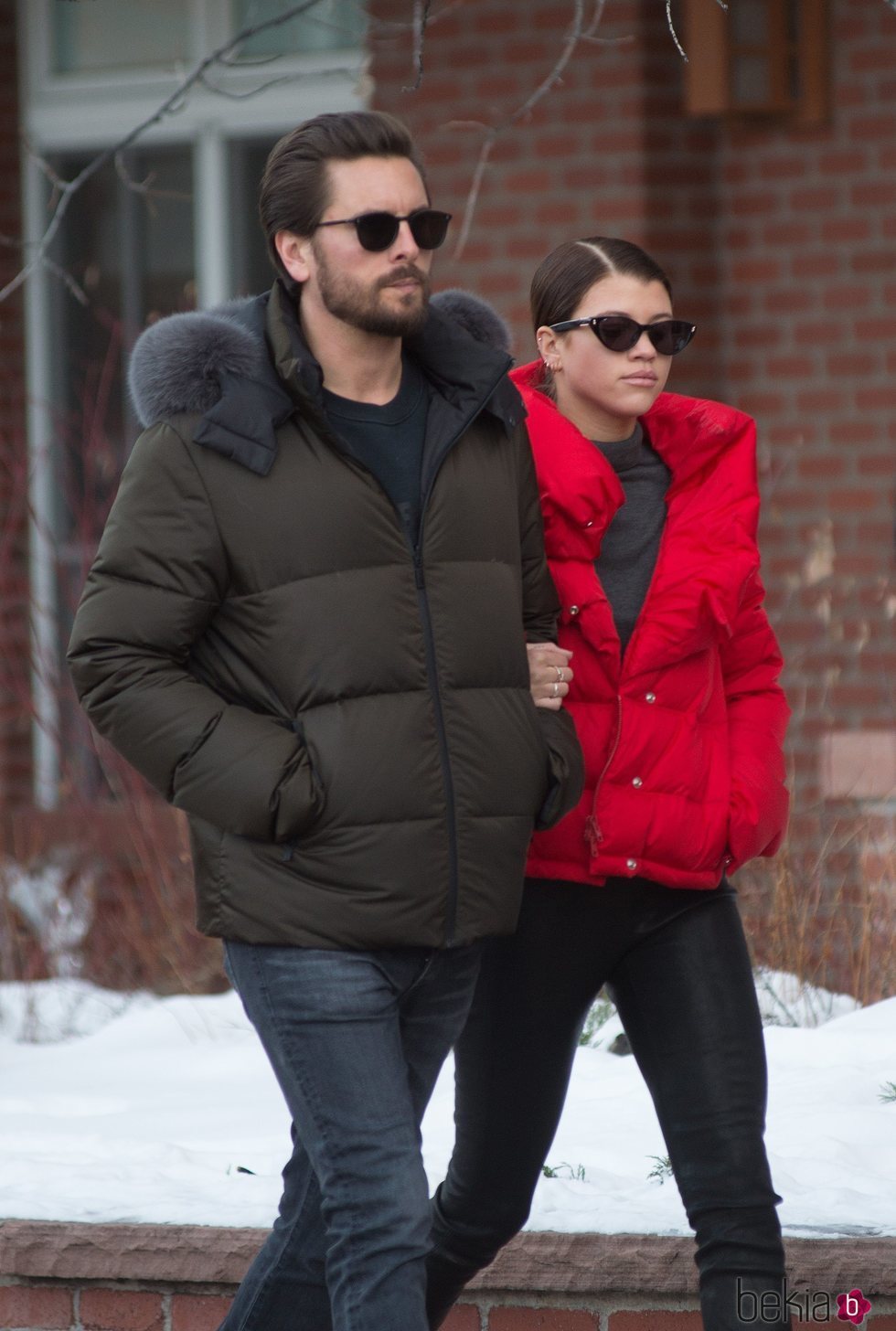 Scott Disick y Sofía Richie paseando en Aspen