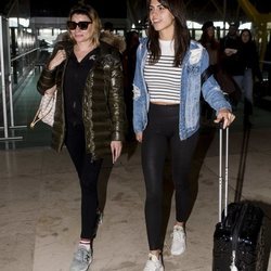 Sofía Suescun y María Lapiedra en el aeropuerto poniendo rumbo a 'Supervivientes 2018'