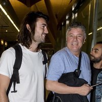 Francisco y Daniel Sampedro en el aeropuerto poniendo rumbo a 'Supervivientes 2018'