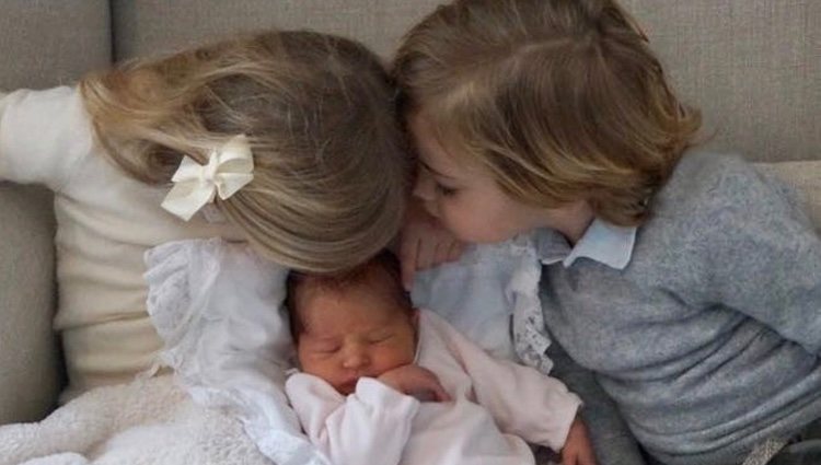 Primera imagen de los tres hijos de Magdalena de Suecia y Chris O'Neill juntos