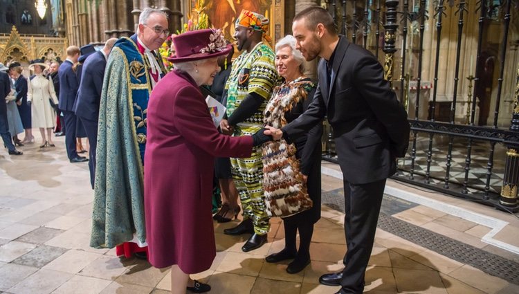 La Reina Isabel saluda a Liam Payne en el Día de la Commonwealth 2018