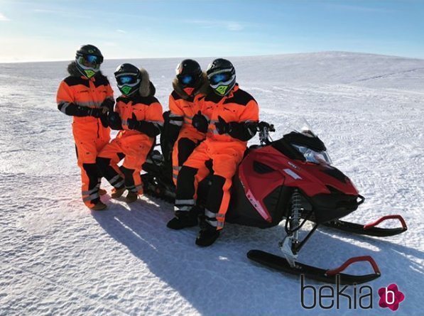 Cristiano Ronaldo y Georgina Rodríguez con unos amigos en Islandia