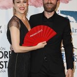 Silvia Abascal, sonriente con su pareja Xabier Murua en los Premios Unión de Actores 2018