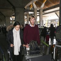 Christian de Hannover y Alessandra de Osma en el aeropuerto de Madrid