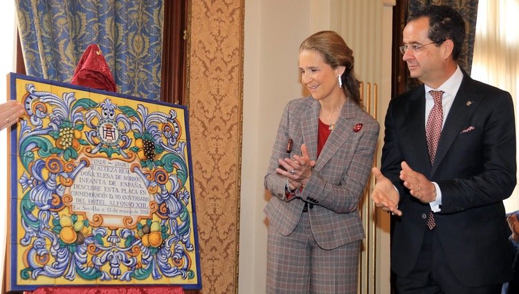 La infanta Elena en el 90º aniversario del Hotel Alfonso XIII de Sevilla