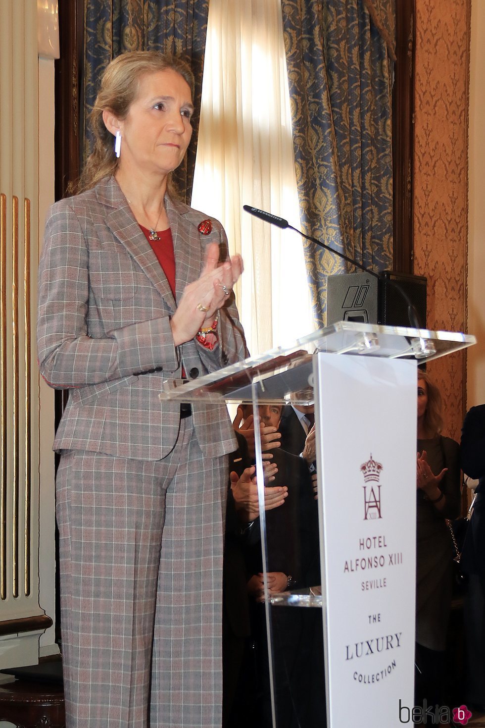 La infanta Elena recuerda a Gabriel Cruz en el 90º aniversario del Hotel Alfonso XIII