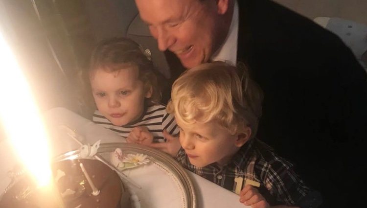 Alberto de Mónaco celebra su 60 cumpleaños con sus hijos Jacques y Gabriella