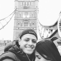 Andrea Duro y Chicharito en Londres