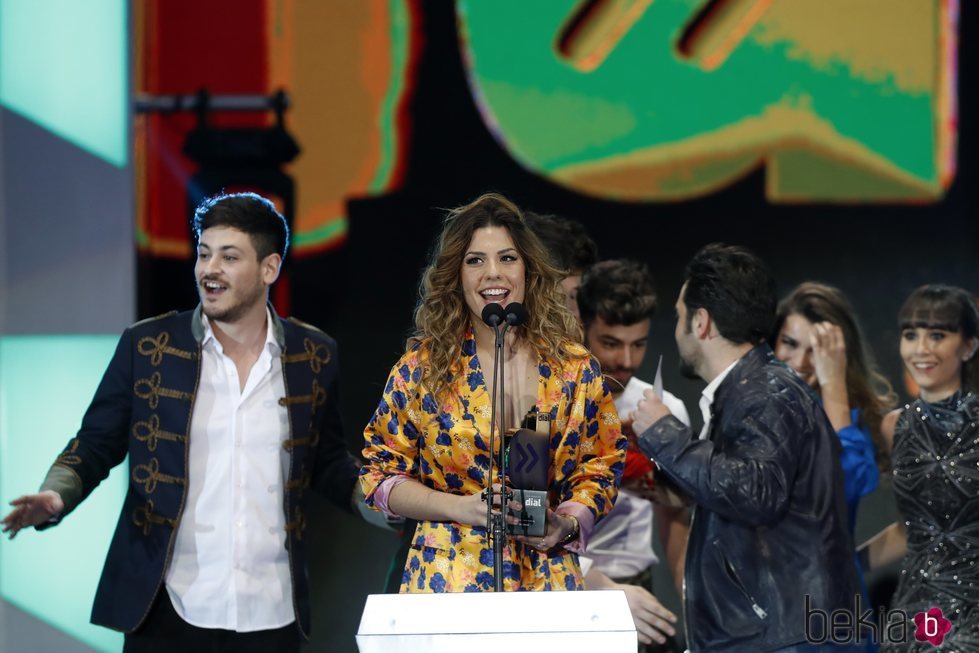 Miriam agradeciendo el premio de 'OT 2017' en los Premios Cadena Dial 2018