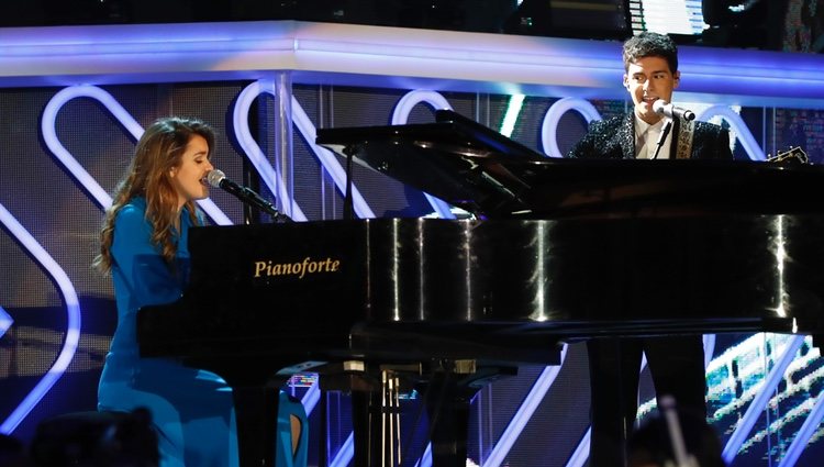 Alfred y Amaia en su actuación en los Premios Cadena Dial 2018