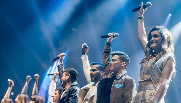 Los chicos de OT2017 cantando en el concierto de la gira en Madrid