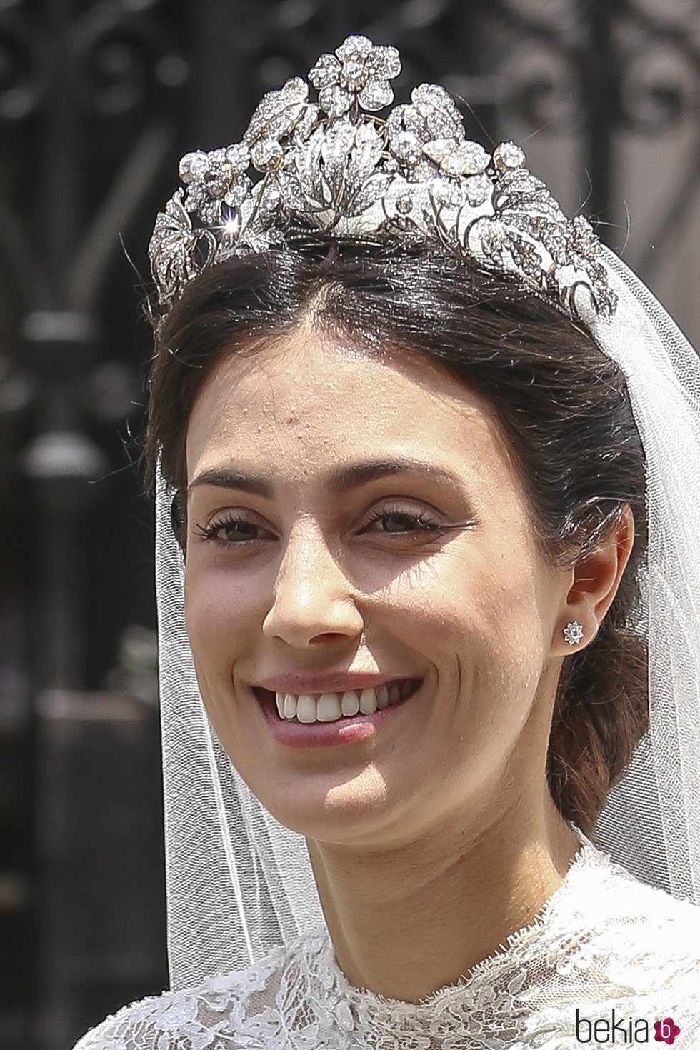 Alessandra de Osma con la tiara floral de los Hannover