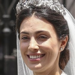 Alessandra de Osma con la tiara floral de los Hannover