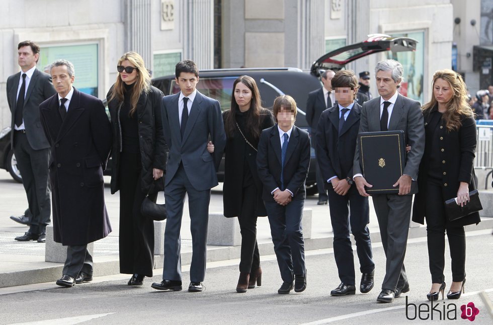 Los hermanos Suárez Illana en el funeral de su padre Adolfo Suárez