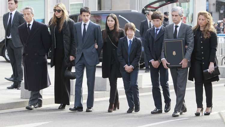 Los hermanos Suárez Illana en el funeral de su padre Adolfo Suárez