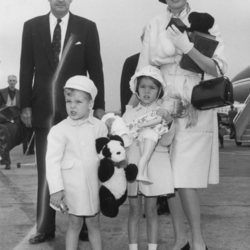 Grace Kelly con Carolina y Alberto de MÃ³naco cuando eran niÃ±os