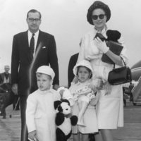 Grace Kelly con Carolina y Alberto de Mónaco cuando eran niños