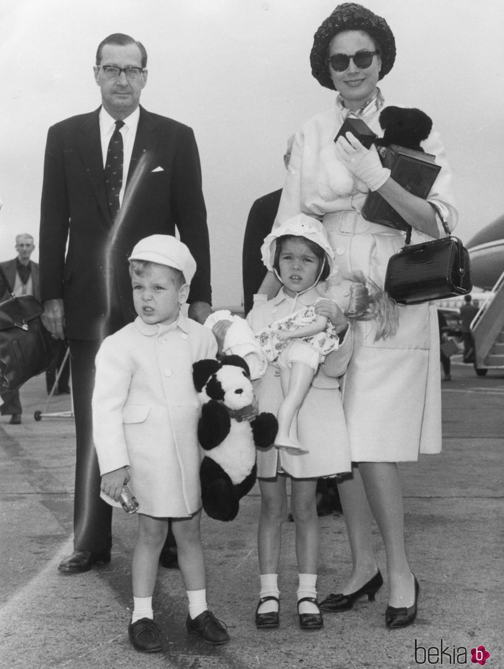 Grace Kelly con Carolina y Alberto de Mónaco cuando eran niños