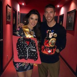 Pilar Rubio y Sergio Ramos con las tartas del 40 cumpleaños de la presentadora