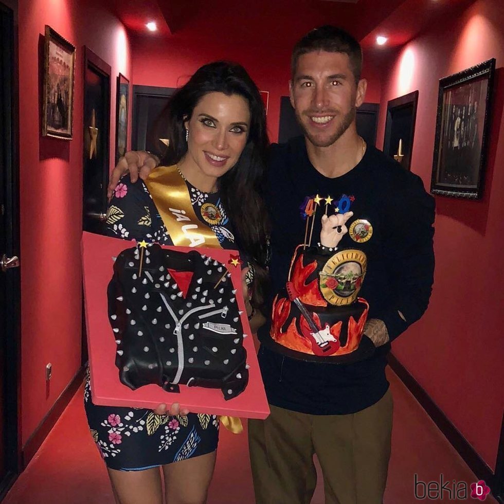 Pilar Rubio y Sergio Ramos con las tartas del 40 cumpleaños de la presentadora