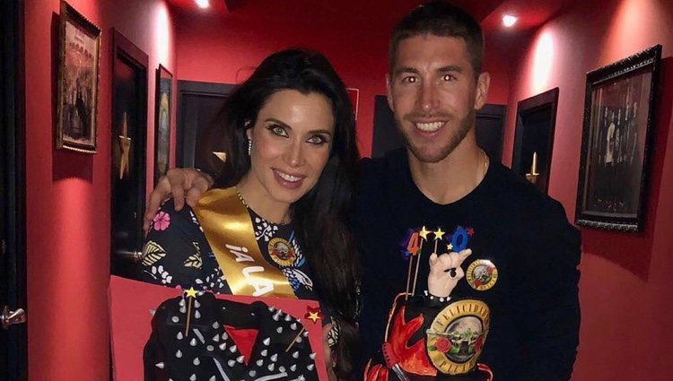 Pilar Rubio y Sergio Ramos con las tartas del 40 cumpleaños de la presentadora