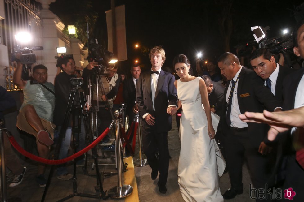 Christian de Hannover y Alessandra de Osma llegando a su fiesta de largo