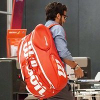 Feliciano López y Sandra Gago en el aeropuerto