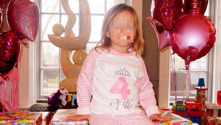 Sophia, la hija de Tamara Ecclestone, con los regalos por su cuarto cumpleaños