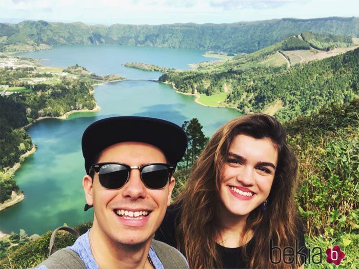 Alfred y Amaia disfrutando de las Azores