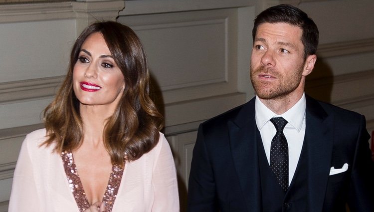 Xabi Alonso y Nagore Aranburu en un evento solidario