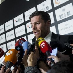 Xabi Alonso hablando con la prensa después de que la Fiscalía pida 5 años de cárcel para él