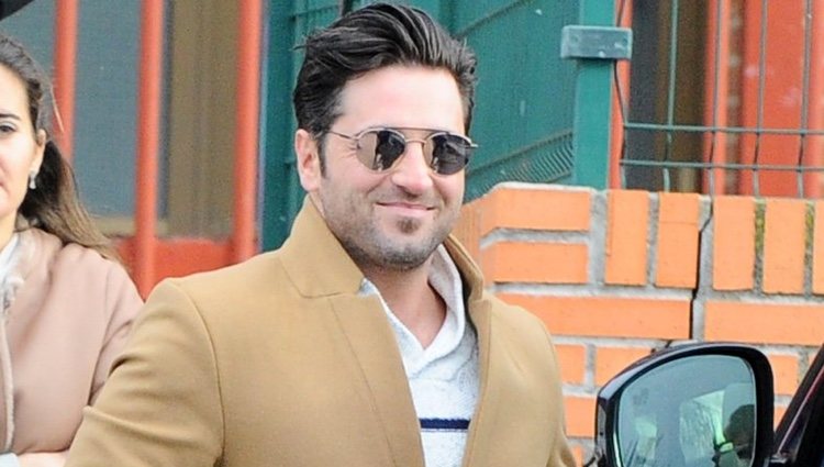 David Bustamante después de dejar a su hija en el colegio