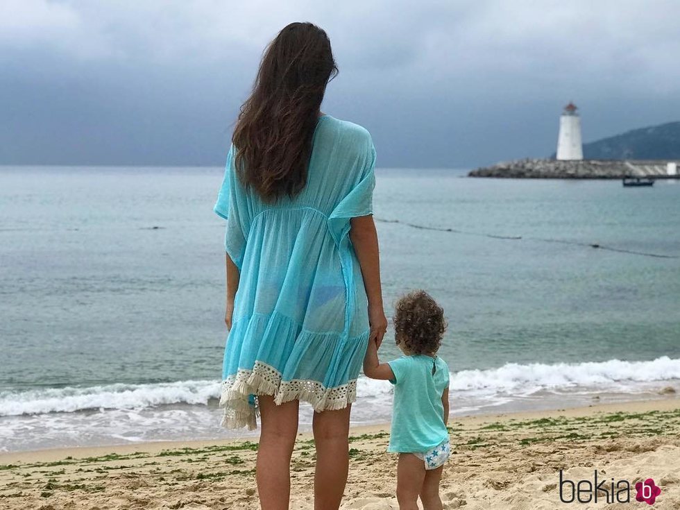 Malena Costa y su hija Matilda disfrutando de China