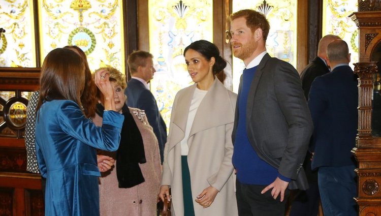 El Príncipe Harry y Meghan Markle visitan un pub irlandés