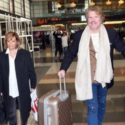 María Teresa Campos y Bigote Arrocet en la estación de Málaga