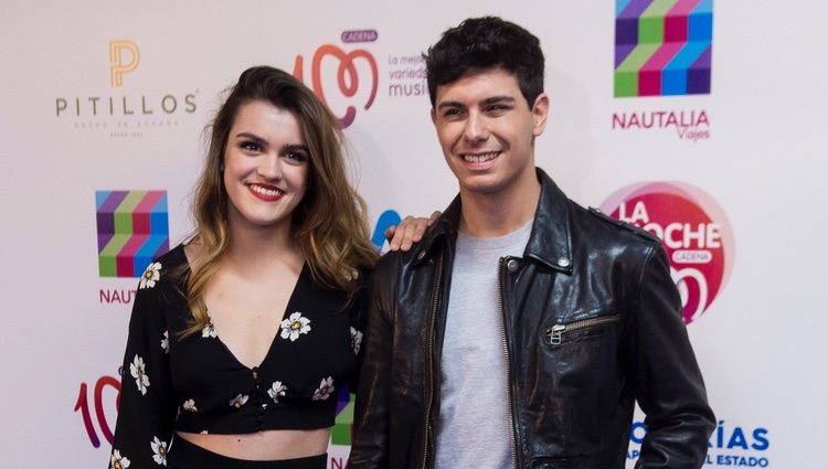 Alfred y Amaia en el photocall de La Noche de Cadena 100