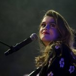 Amaia sobre el escenario en La Noche de Cadena 100