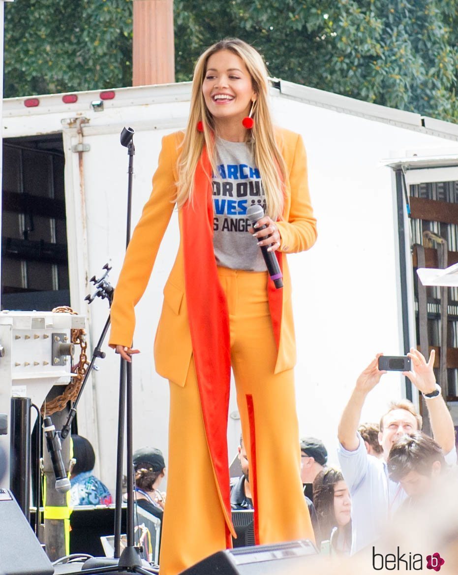 Rita Ora en la marcha multitudinaria contra las armas en EEUU