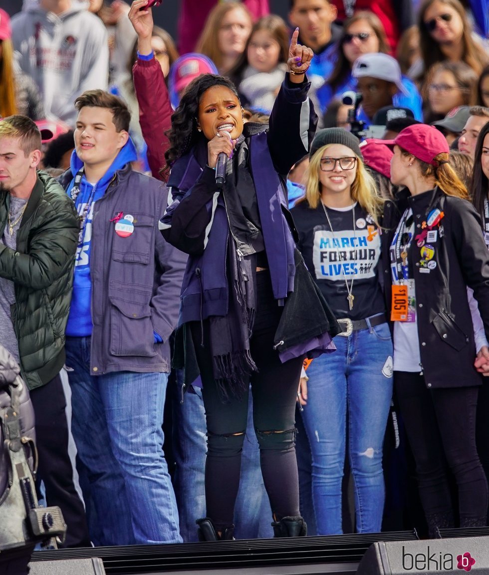 Jennifer Hudson en la marcha multitudinaria contra las armas en EEUU