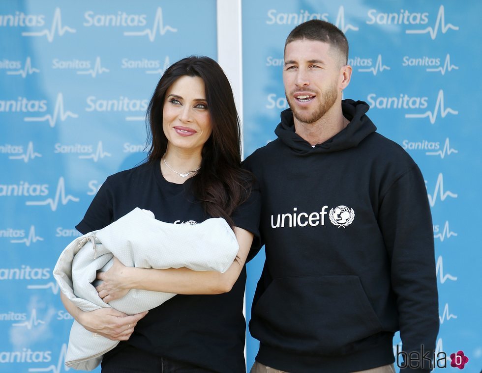 Sergio Ramos y Pilar Rubio presentan a su hijo Alejandro